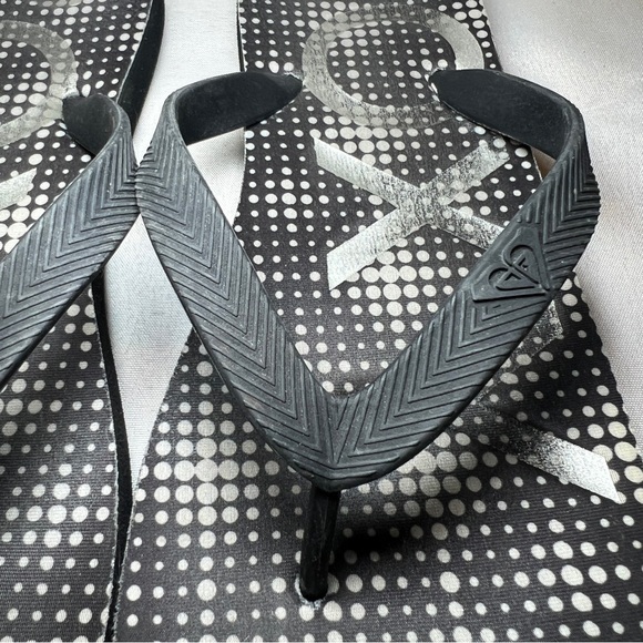 Roxy Playa Black and White Flip flops Women’s Size 8/9 - Picture 4 of 12